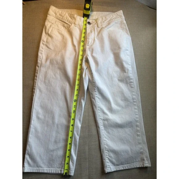 Riders By Lee Jeans 10m Mid Rise White Capri Women's Size With Rhinestones - Picture 3 of 9